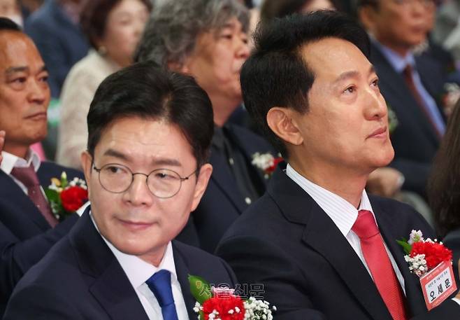 정원오 더불어민주당 서울시장 후보와 오세훈 국민의힘 서울시장 후보가 6일 서울 중구 장충체육관에서 열린 대한노인회 서울시연합회 제54회 어버이날 기념행사에서 참석하고 있다. 2026.5.6 홍윤기 기자