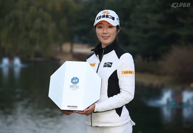 2019년 ADT캡스 챔피언십에서 첫 우승을 차지한 안송이. KLPGA 제공