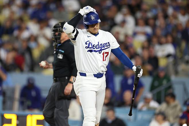 LOS ANGELES, CALIFORNIA - MAY 12: Shohei Ohtani #17 of the Los Angeles Dodgers reacts after striking out during the seventh inning of a game against the San Francisco Giants at Dodger Stadium on May 12, 2026 in Los Angeles, California. Sean M. Haffey/Getty Images/AFP (Photo by Sean M. Haffey / GETTY IMAGES NORTH AMERICA / Getty Images via AFP)
<저작권자(c) 연합뉴스, 무단 전재-재배포, AI 학습 및 활용 금지>