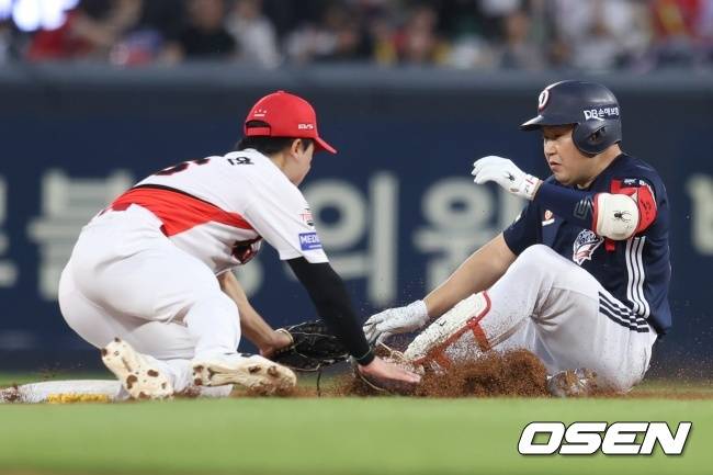 3회 한승연의 정확한 송구로 양의지가 2루에서 아웃되고 있다./KIA 타이거즈 제공
