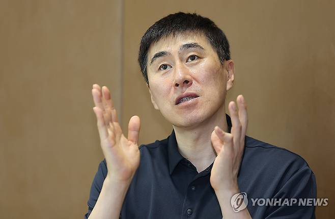 부산 KCC 이상민 감독 인터뷰 (용인=연합뉴스) 김성민 기자 = 부산 KCC 이지스 이상민 감독이 15일 경기도 용인시 KCC 용인연습체육관에서 연합뉴스와 인터뷰하고 있다. 2026.5.16 ksm7976@yna.co.kr
