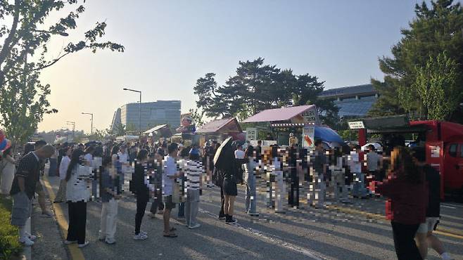 푸드트럭 배치에도 음식 주문까지 대기 시간은 기본 20~30분 소요됐다. (사진=이희택 기자)