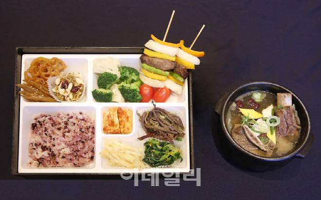 아워홈 실버푸드 연화식 기술 적용 식재로 만든 한상차림. (사진=아워홈)