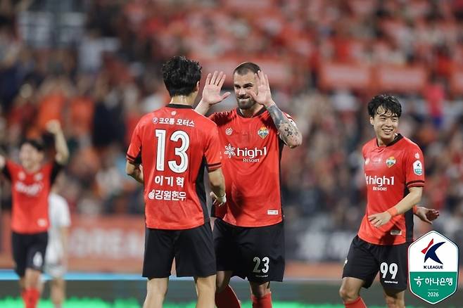 추가골을 넣은 강원 강투지. 제공 | 한국프로축구연맹