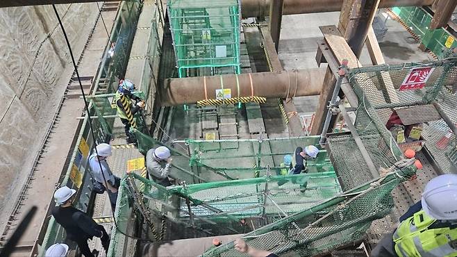 김성보 서울시장 권한대행이 16일 오후 영동대로 지하공간 복합개발 현장(영동대로 3공구)을 찾아 구조물 안전관리 및 보강 대책 추진 상황을 점검했다. 서울시 제공