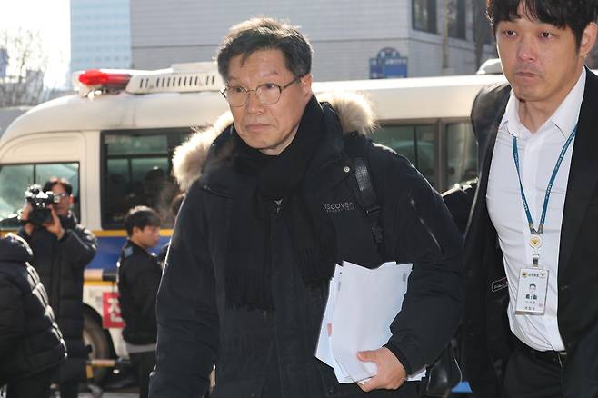 ‘일본군 위안부’ 피해자를 모욕하는 시위를 벌여온 혐의를 받는 김병헌 위안부법폐지국민행동 대표가 지난 2월3일 서울 서초경찰서에 피의자 신분으로 출석하고 있다. 연합뉴스