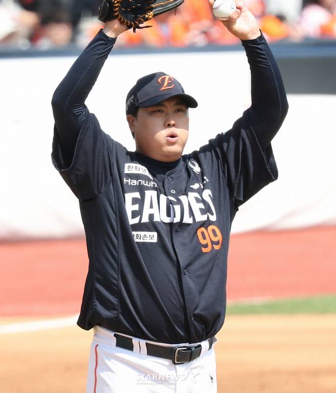 2026 신한 SOL Bank KBO리그 시범경기 KT 위즈 대 한화 이글스 경기가 17일 수원 KT위즈파크에서 열렸다. 한화 선발 류현진이 역투하고 있다. /사진=김진경 대기자