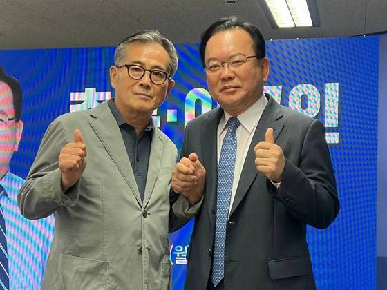 삼성라이온즈 구자욱 선수 아버지 구경회 전 대한죽구협회 초등축구연맹 부회장이 18일 오후 더불어민주당 김부경 대구시장 후보를 지지 선언했다. (출처=김부겸 페이스북)