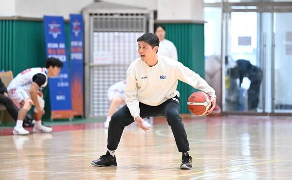 부산 KCC 김도수 신임 수석코치. /사진=KBL