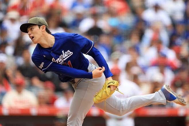 ANAHEIM, CALIFORNIA - MAY 17: Roki Sasaki #11 of the Los Angeles Dodgers pitches during the fourth inning of a game against the Los Angeles Angels at Angel Stadium of Anaheim on May 17, 2026 in Anaheim, California. Sean M. Haffey/Getty Images/AFP (Photo by Sean M. Haffey / GETTY IMAGES NORTH AMERICA / Getty Images via AFP)
<저작권자(c) 연합뉴스, 무단 전재-재배포, AI 학습 및 활용 금지>