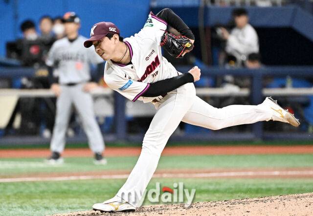 13일 오후 서울 고척스카이돔에서 진행된 '2026 프로야구 KBO리그' 키움히어로즈와 한화이글스의 경기. 키움 유토가 역투하고 있다./마이데일리