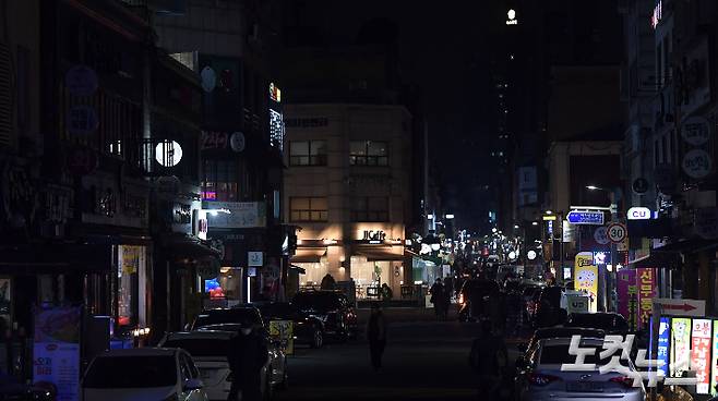 불 꺼진 먹자골목 자료사진