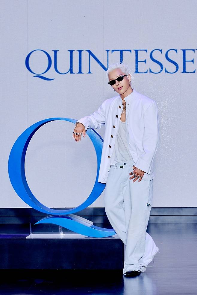 정규 4집 '퀸테센스'는 세 번째 정규앨범 '화이트 나이트' 이후 9년 만에 나왔다. 더블랙레이블 제공