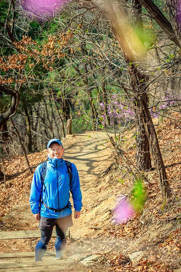 예전엔 숲만 봤다면 이젠 나무, 더 작은 나뭇잎, 더 작은 존재까지 산에서 찾아보는 습관이 들었다고 했다. 그게 산행을 시작하면서 바뀐 인생의 가치관이라는 설명이다.