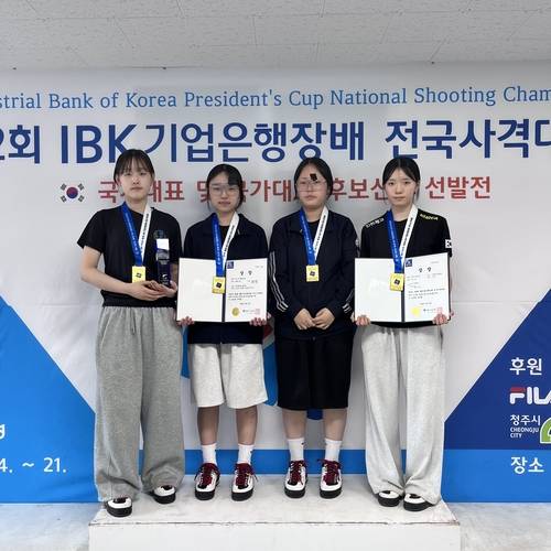 19일 청주종합사격장에서 열린 제2회 IBK기업은행장배 전국사격대회 여고부 25m 권총 단체전 정상에 오른 인천체고. /인천체고 제공