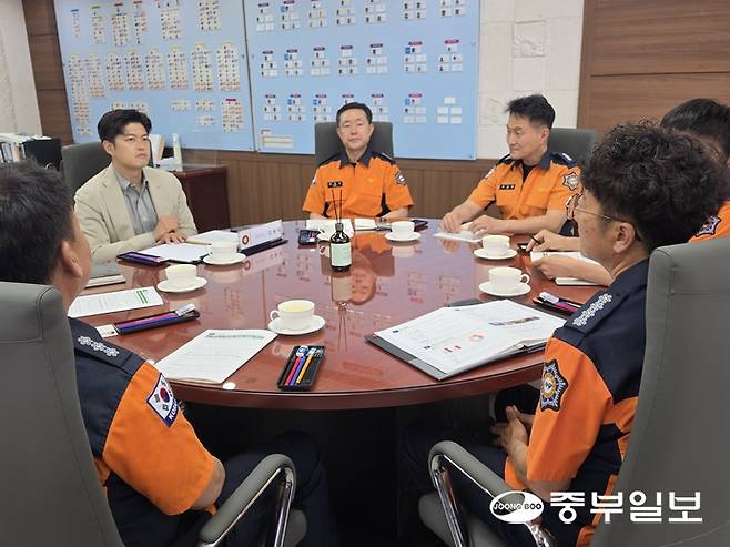 19일 포천소방서가 김용태 국회의원과 화재예방 대책 마련 간담회를 갖고 있다. 김두현기자