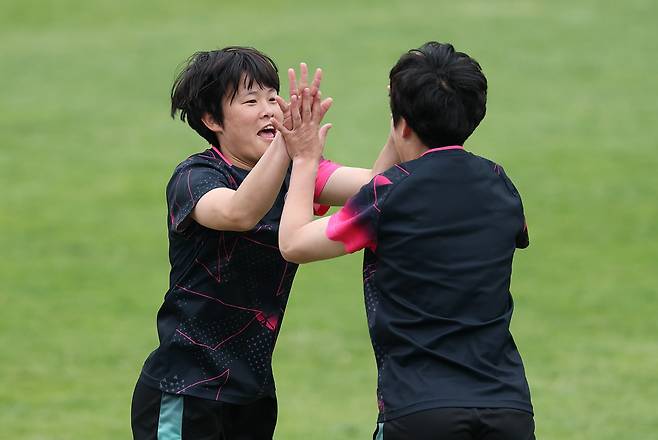훈련하는 내고향축구단 선수들
<저작권자(c) 연합뉴스, 무단 전재-재배포, AI 학습 및 활용 금지>