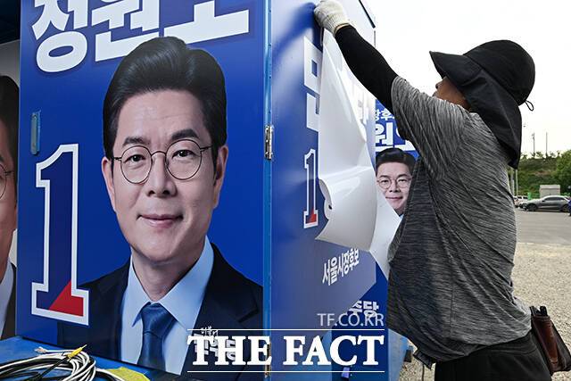 제9회 전국동시지방선거를 보름 앞둔 19일 오전 경기 안성시 한 유세차량 제작 업체에서 정원오 더불어민주당 서울시장 후보의 유세 차량이 제작되고 있다. /안성=김성렬 기자