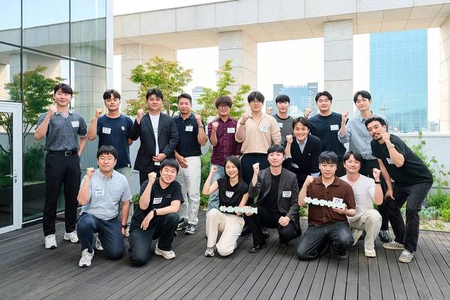 아산 유니버시티 2026 배치 참가팀 관계자들이 오리엔테이션에서 단체 기념촬영을 하고 있다. 아산나눔재단 제공
