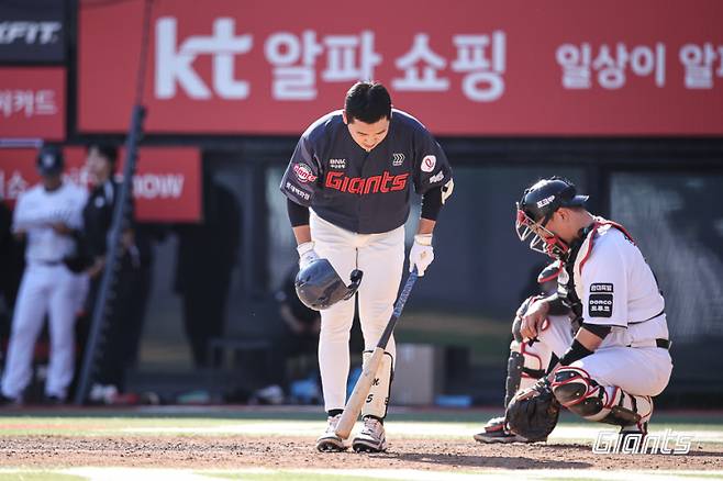 지난 5일 수원 KT 위즈전 대타로 출전해 고개를 숙인 김세민. 사진=롯데 자이언츠