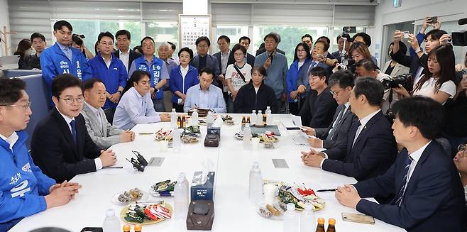 19일 목동 재건축 간담회에서 발언하는 정원오 더불어민주당 서울시장 후보. 김재훈 기자