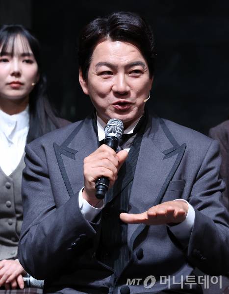 배우 송일국이 중학교 2학년이 된 삼둥이의 근황을 전했다. /사진=머니투데이 DB
