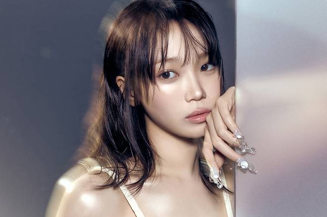 그룹 르세라핌(LE SSERAFIM)의 리더 김채원이 컴백을 단 3일 앞두고 갑작스러운 건강 악화로 활동을 잠정 중단한다. /사진=쏘스뮤직 제공