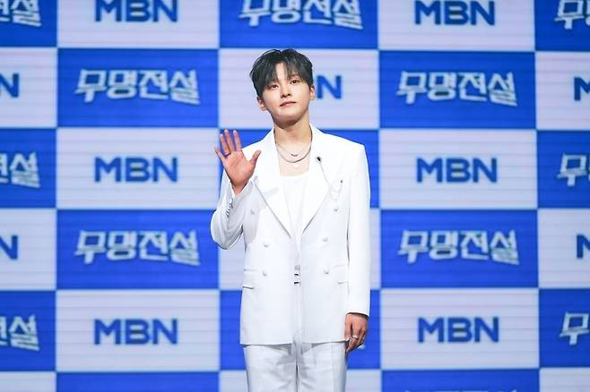 가수 성리가 포즈를 취하고 있다. / 사진제공=MBN