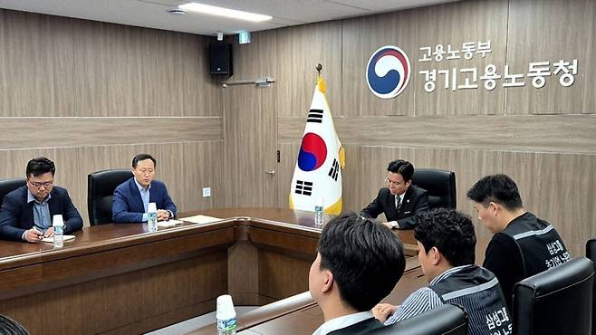노사 교섭 대표가 참여한 가운데 교섭을 시작하여 현재 진행 중이다.(사진=고용노동부)