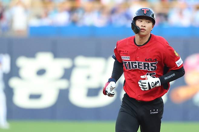 KIA 박재현이 16일 대구삼성라이온즈파크에서 열린 2026 KBO리그 정규시즌 삼성전에서 홈런을 때린 후 베이스를 돌고 있다. 사진 | KIA 타이거즈