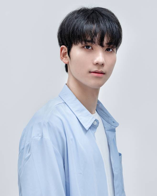 ‘JYP 1호 트로트 연습생’ 최종원, ‘무명전설 디너쇼’ 출격 (제공: 이닛엔터테인먼트)