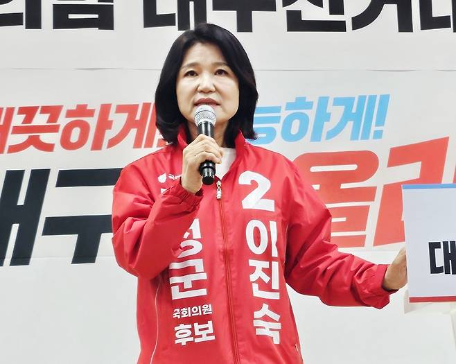 이진숙 국민의힘 대구 달성군 국회의원 보궐선거 예비후보가 10일 오후 대구 수성구 국민의힘 대구시당에서 열린 ‘국민의힘 대구 선거대책위원회 발대식’에서 발언하고 있다. 2026.5.10 대구=뉴스1
