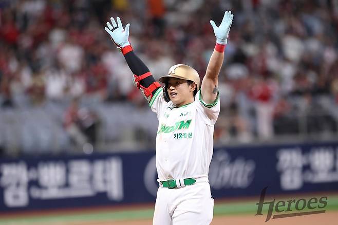 이틀 연속 끝내기 안타를 떄려내면서 드라마의 주인공이 된 키움 김웅빈. 사진 키움 히어로즈