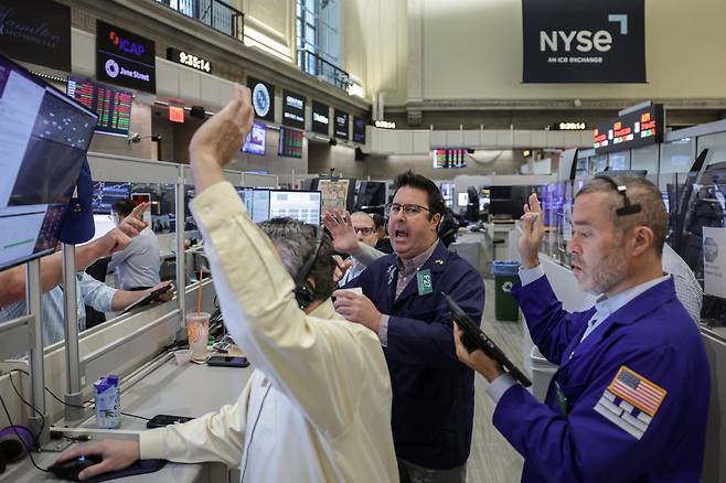 미국 뉴욕증권거래소(NYSE)의 트레이더들. 사진=로이터연합뉴스