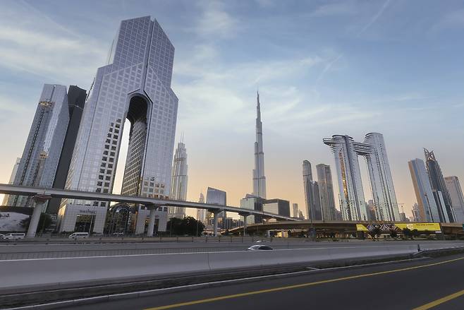 세계 최고층 빌딩 버즈칼리파와 함께 펼쳐진 두바이 도심 전경. 사진제공|VisitDubai