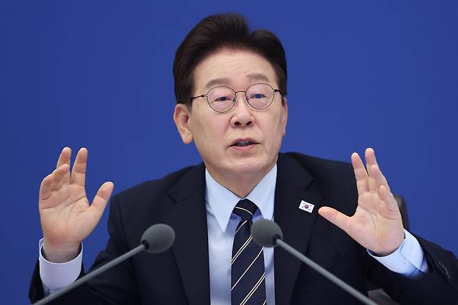 이재명 대통령이 5월 20일 청와대에서 열린 국무회의 겸 비상경제점검회의에 참석해 발언하고 있다. 뉴시스