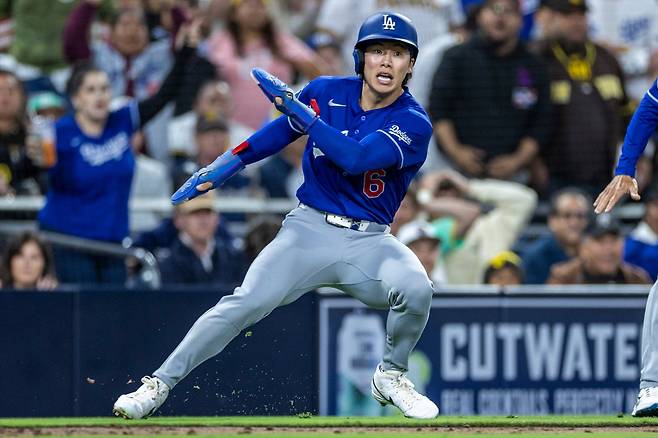 Los Angeles Dodgers' Hyeseong Kim reaches third base safely on a San Diego Padres throwing error in the sixth inning of a baseball game, Monday, May 18, 2026, in San Diego. (AP Photo/Tony Ding)
<저작권자(c) 연합뉴스, 무단 전재-재배포, AI 학습 및 활용 금지>