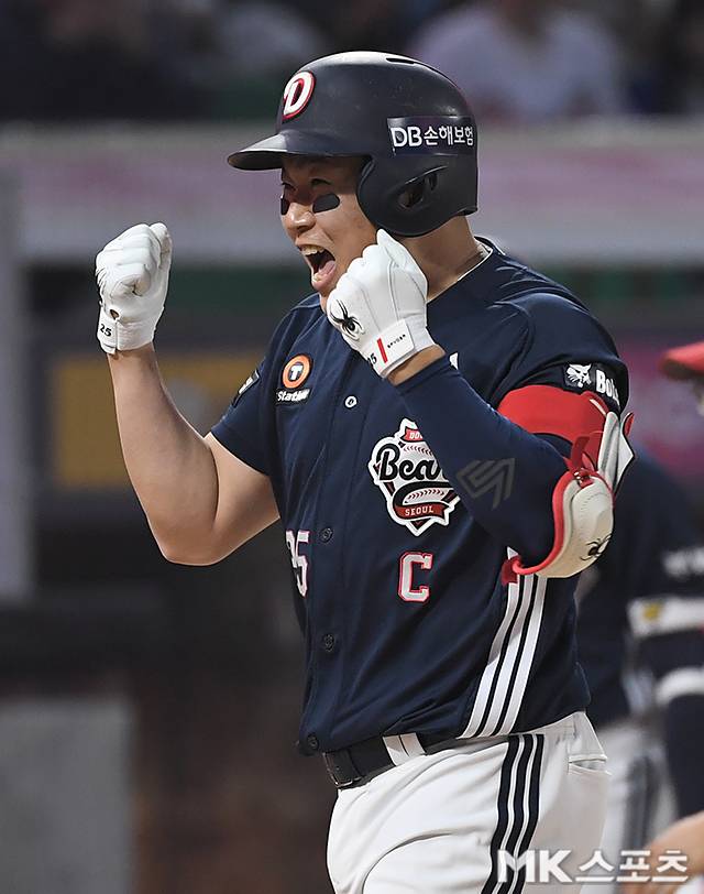4월 14일 인천 SSG 랜더스 필드에서 ‘2026 프로야구’ 두산 베어스와 SSG 랜더스의 경기가 열렸다. 3회초 무사 1루에서 두산 양의지가 홈런 후 기뻐하고 있다. 사진=천정환 기자