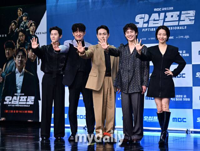 배우 이학주, 허성태, 오정세, 신하균, 김신록(왼쪽부터)이 21일 서울 상암동 MBC에서 진행된 드라마 '오십프로' 제작발표회에 참석했다. / 한혁승 기자 hanfoto@mydaily.co.kr