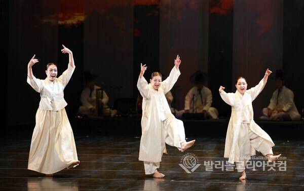 故 이애주 5주기, 제자들 '큰 나무 이야기' 공연…전통춤과 굿으로 삶·죽음 잇다.(사진=김경수 기자/ 발리볼코리아닷컴. 2026.5.19)