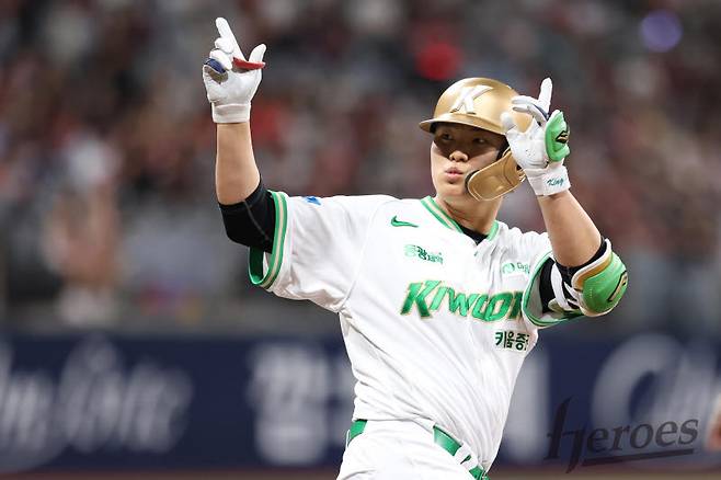 프로 데뷔 첫 만루홈런을 터뜨린 키움히어로즈 김건희. 사진=키움히어로즈