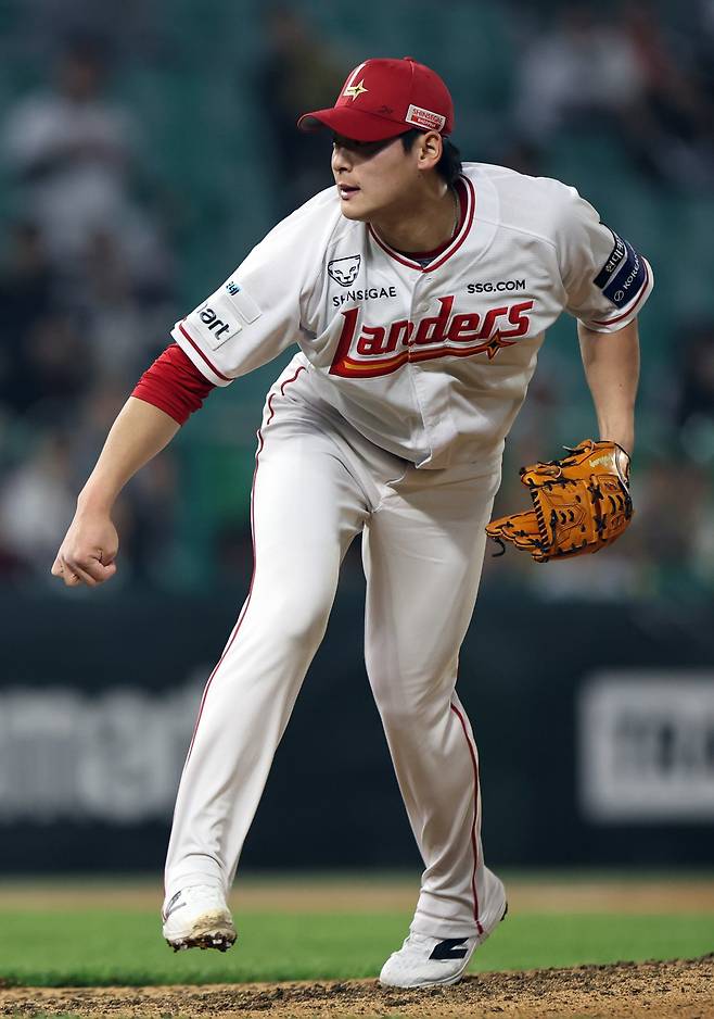 SSG 조병현은 19, 20일 고척 키움전에서 모두 끝내기타를 맞고 패전투수가 되는 아픔을 겪었지만, 이숭용 감독은 조금도 걱정하지 않는다. 뉴시스
