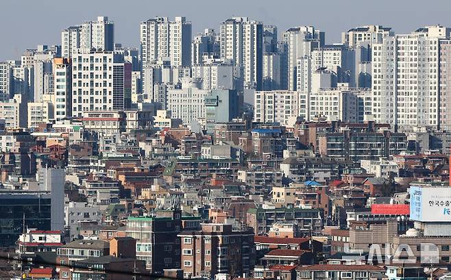 서울 남산에서 바라본 주택 밀집지역 /사진제공=뉴시스