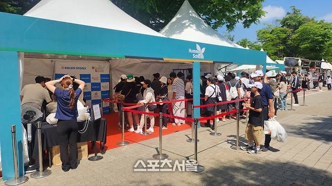23일 수많은 갤러리들이 코오롱 제68회 한국오픈골프선수권대회 갤러리 이벤트 중 하나인 ‘허밍스쿨’ 참여를 위해 기다리고 있다. 천안=김민규 기자 kmg@sportsseoul.com