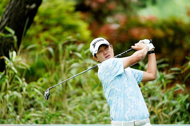 양지호가 23일 열린 코오롱 제68회 한국오픈골프선수권대회 3라운드 2번 홀에서 티샷을 하고 있다. 사진 | 조직위원회