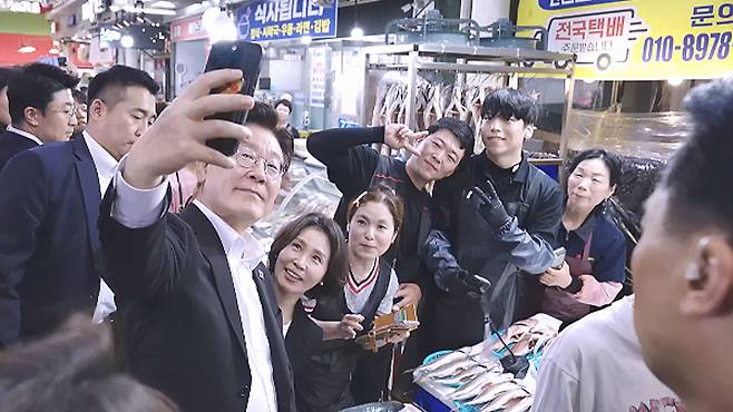 이재명 대통령 경남 김해 외동전통시장 방문