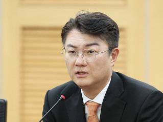 김정철 개혁신당 서울시장 후보가 5월 4일 국회에서 열린 ‘사법내란 저지를 위한 수도권 광역단체장 후보자 긴급 연석회의’에서 발언하고 있다. 뉴스1