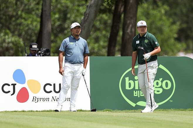 MCKINNEY, TEXAS - MAY 23: Si Woo Kim of South Korea and Sungjae Im of South Korea watch Im's tee shot on the second hole during the third round of THE CJ CUP Byron Nelson 2026 at TPC Craig Ranch on May 23, 2026 in McKinney, Texas. (Photo by Mike Mulholland/Getty Images for The CJ Cup)