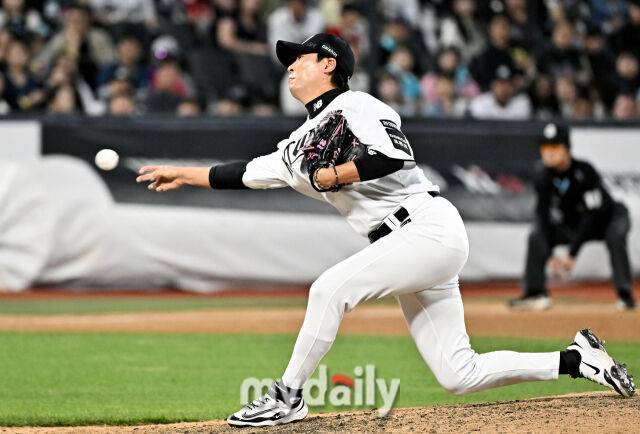 23일 오후 경기도 수원시 조원동 수원KT위즈파크에서 진행된 '2026 프로야구 KBO리그' KT위즈와 NC다이노스의 경기. KT 우규민이 역투하고 있다./마이데일리