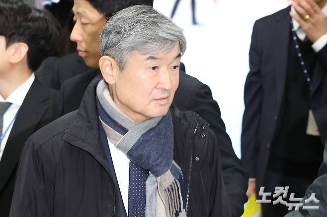 불법계엄을 사전에 인지하고도 국회에 보고하지 않은 혐의 등을 받는 조태용 전 국정원장이 11일 오전 서울 서초구 서울중앙지방법원에서 열린 영장실질심사에 출석하고 있다. 류영주 기자